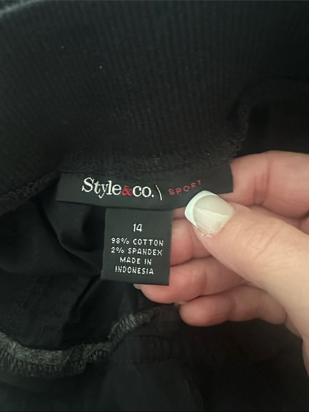 Style & Co. Black Women's Cargo Capris with Grommet Accents - Picture 11 of 11